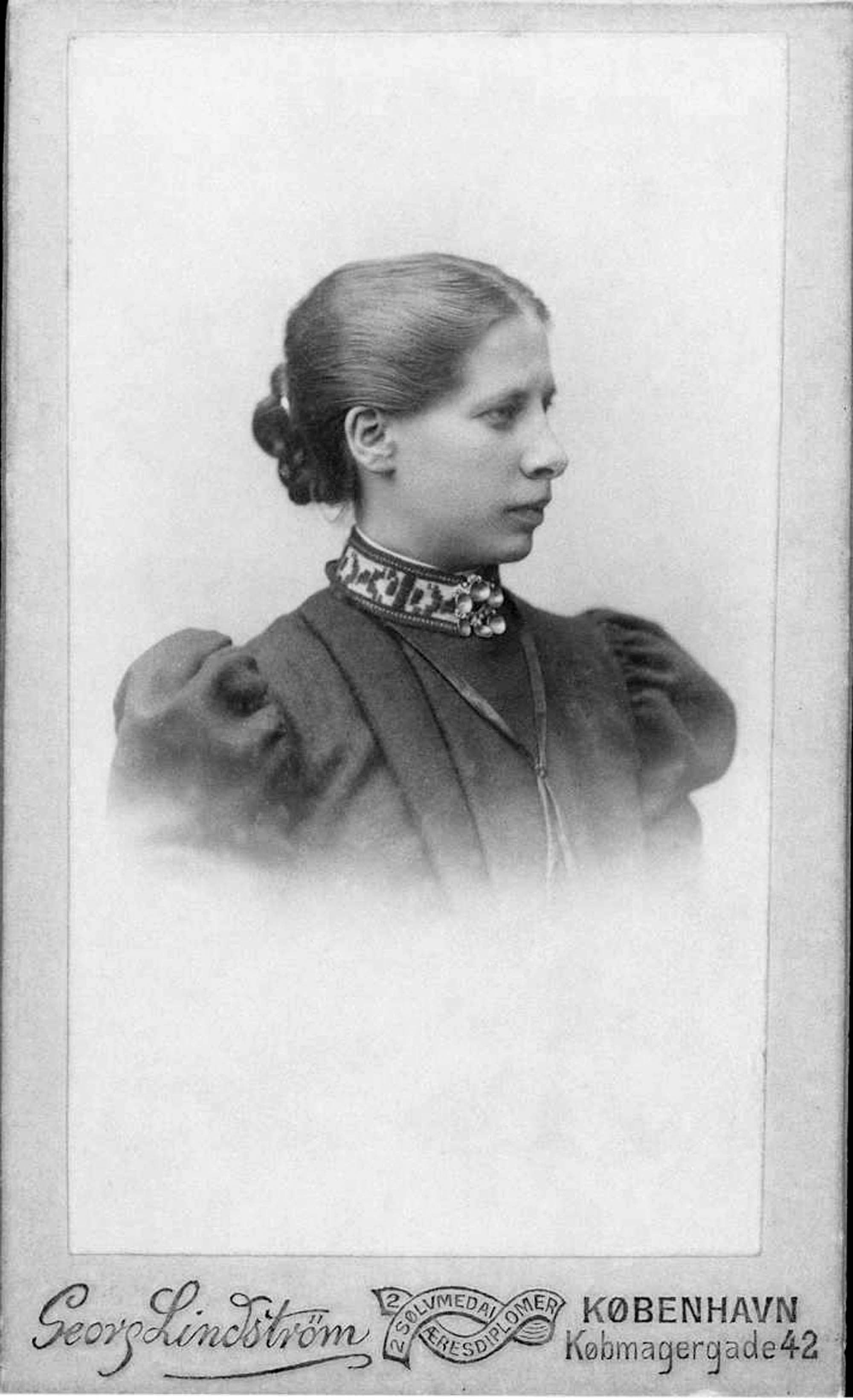 1.55. Marie Møller i 30 års alderen, 1869-1953. Foto: Privateje.