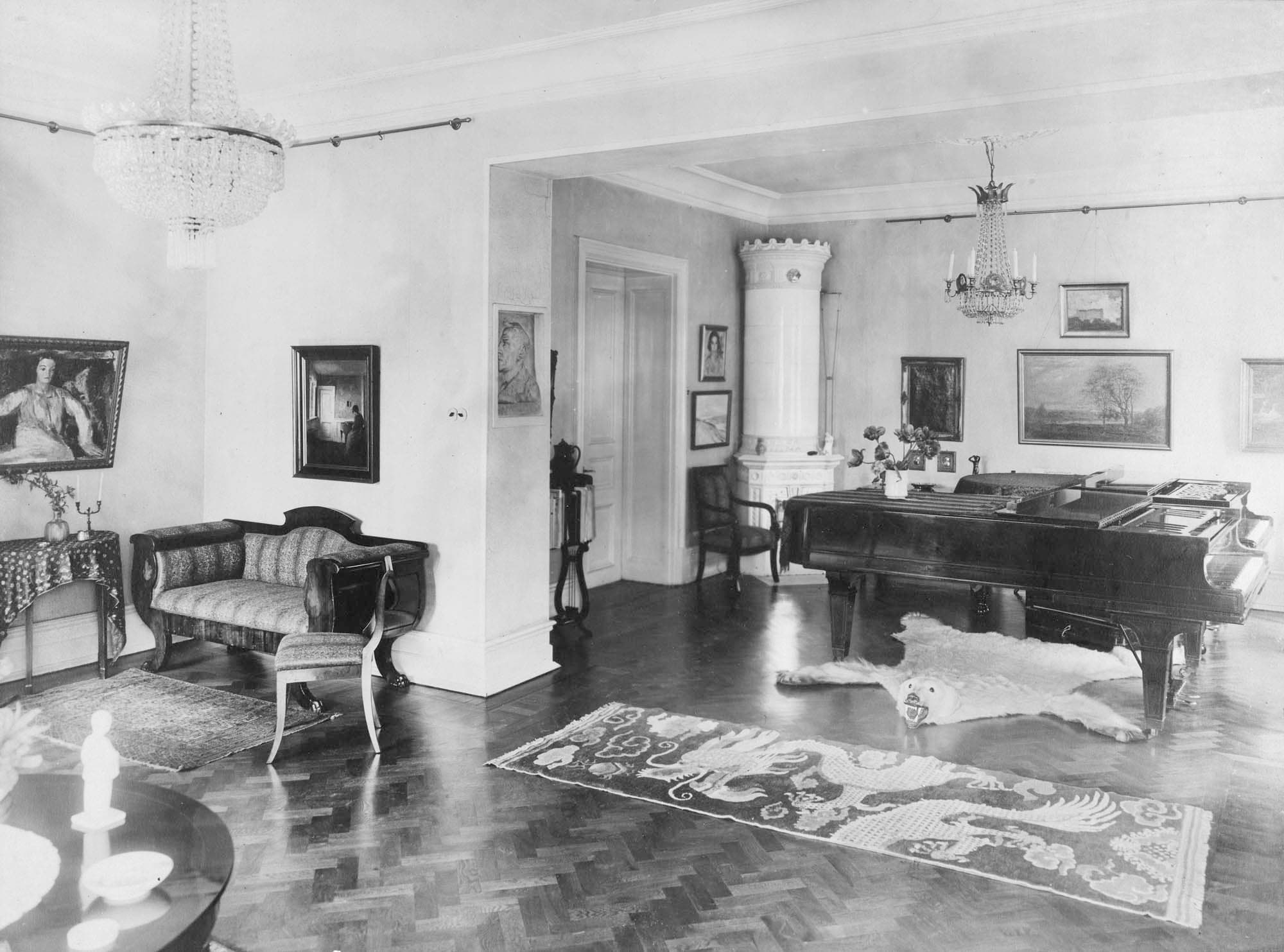 Familien Mannheimers musikstue, fotograferet i 1927. Her blev Carl Nielsens Blæserkvintet første gang spillet den 30.4.1922 på Lisa Mannheimers fødselsdag. Sml. 6:145 og 321. (Privateje).