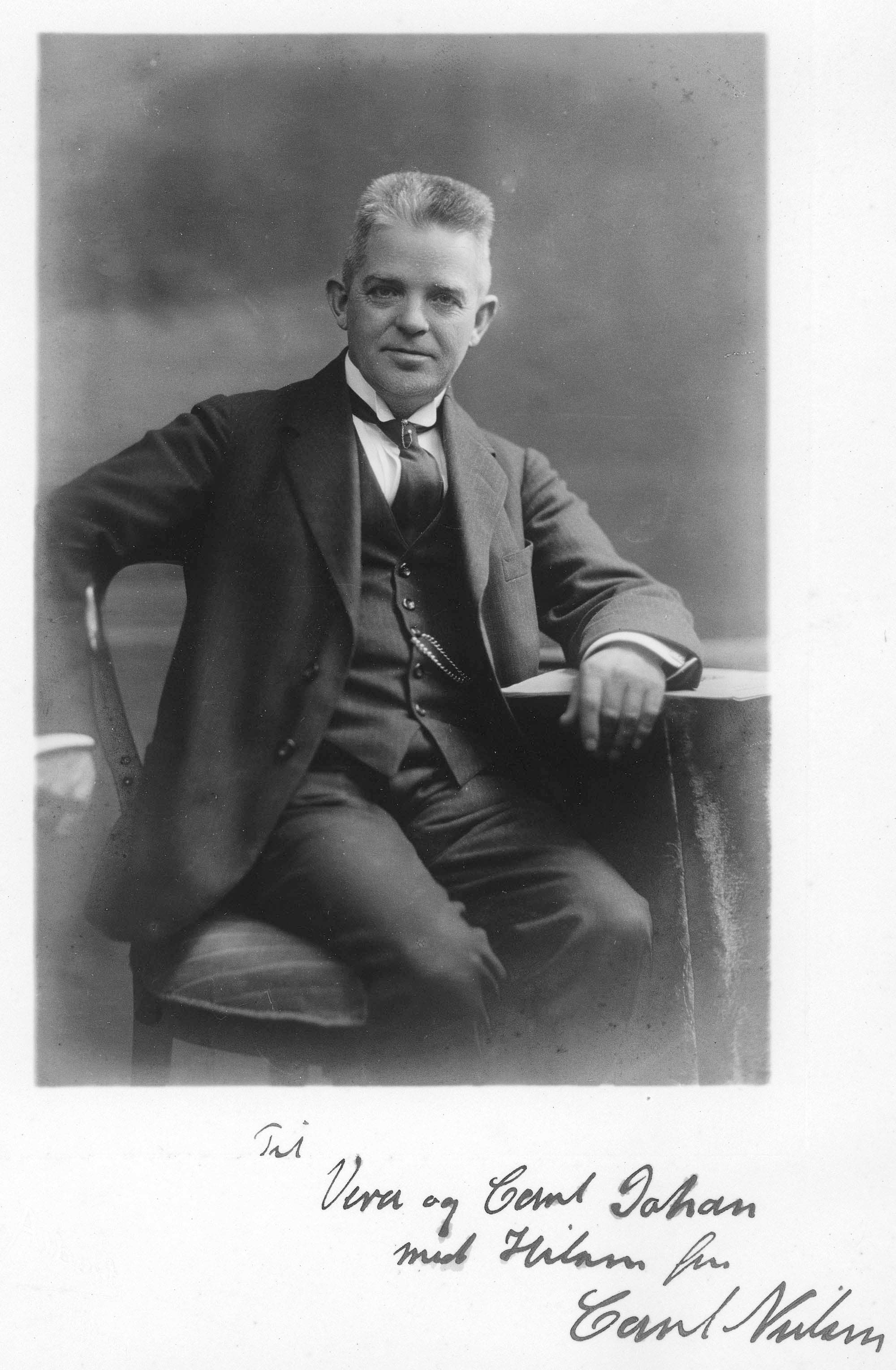 
Carl Nielsen ca. 1919 med dedikation til ægteparret Vera og Carl Johan Michaelsen. Se også brev nr. 317.