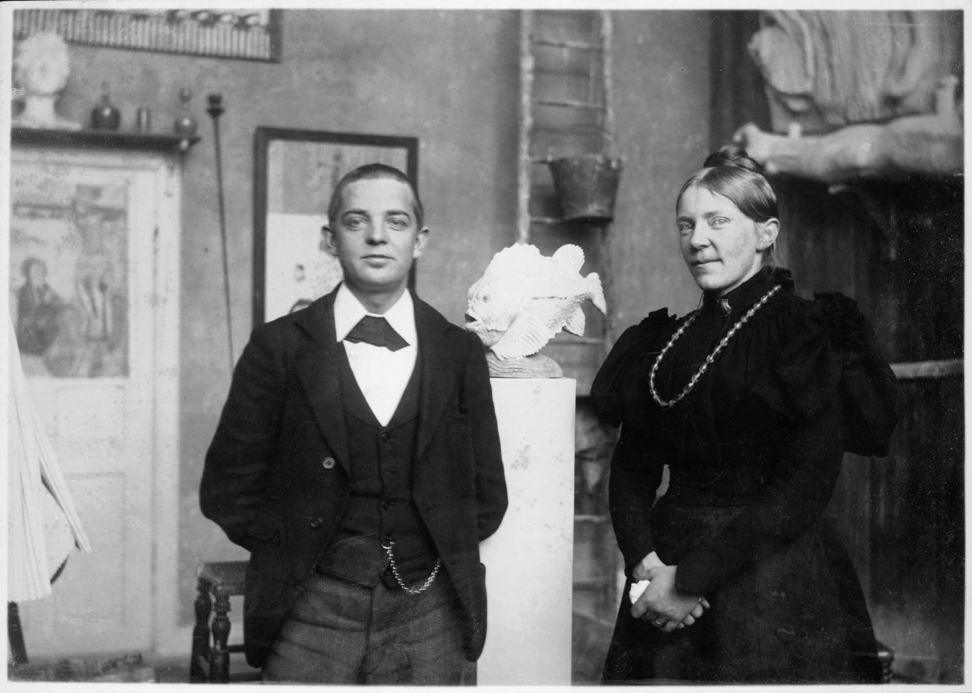 
1.49. Carl Nielsen og Anne Marie Carl-Nielsen taget af J.F. Willumsen i hans studie i efteråret 1896. Foto: Det Kongelige Bibliotek, Kort- og Billedafdelingen.