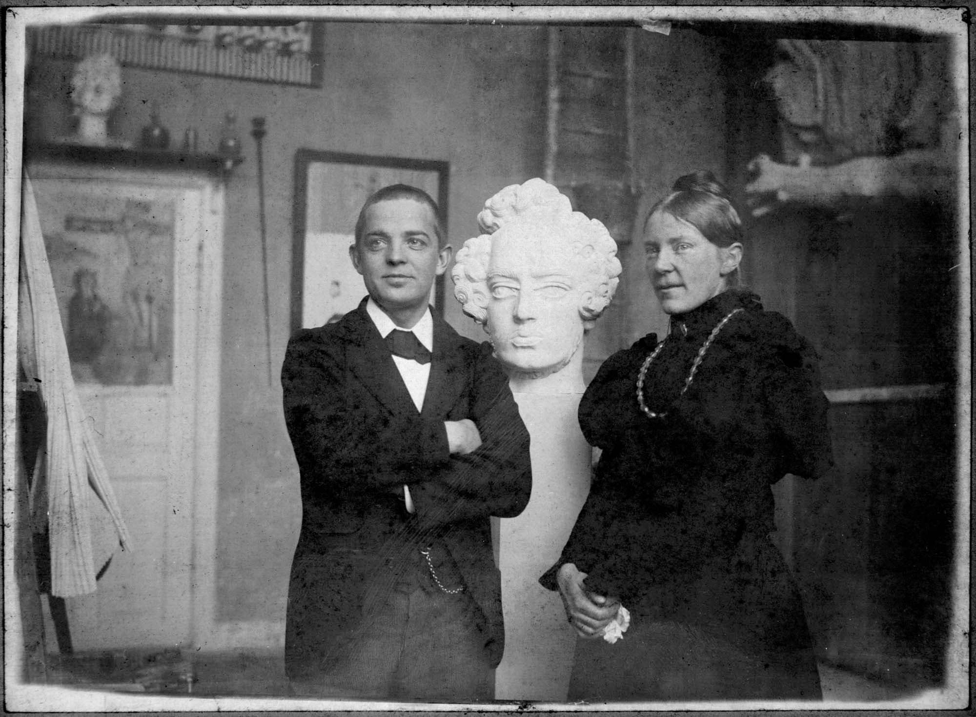 
  1.50. Carl Nielsen og Anne Marie Carl-Nielsen taget af J.F. Willumsen i hans studie i efteråret 1896. Foto: Det Kongelige Bibliotek, Kort- og Billedafdelingen.