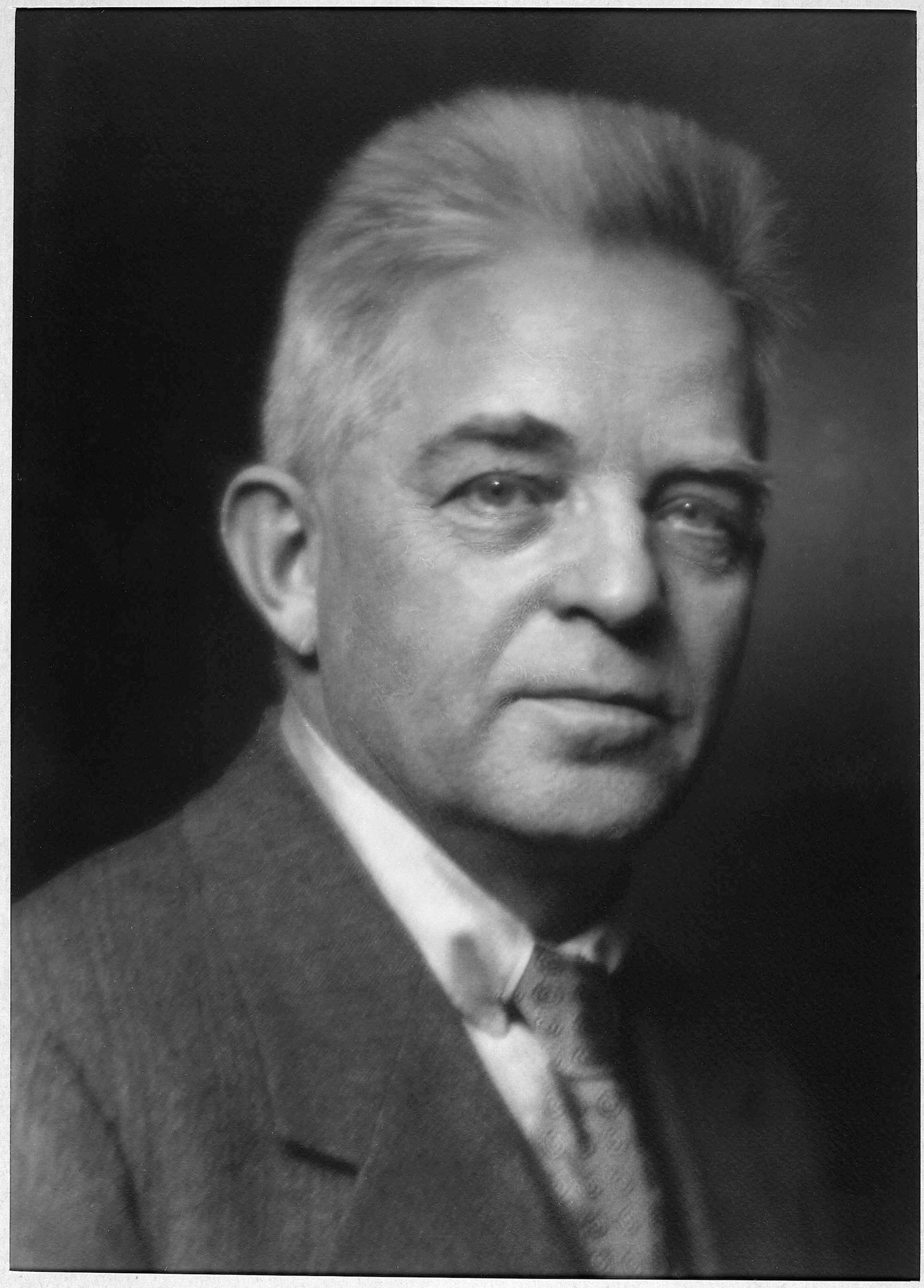 
Fotograferet i Wien, juni 1928. Se billedet 10:188.