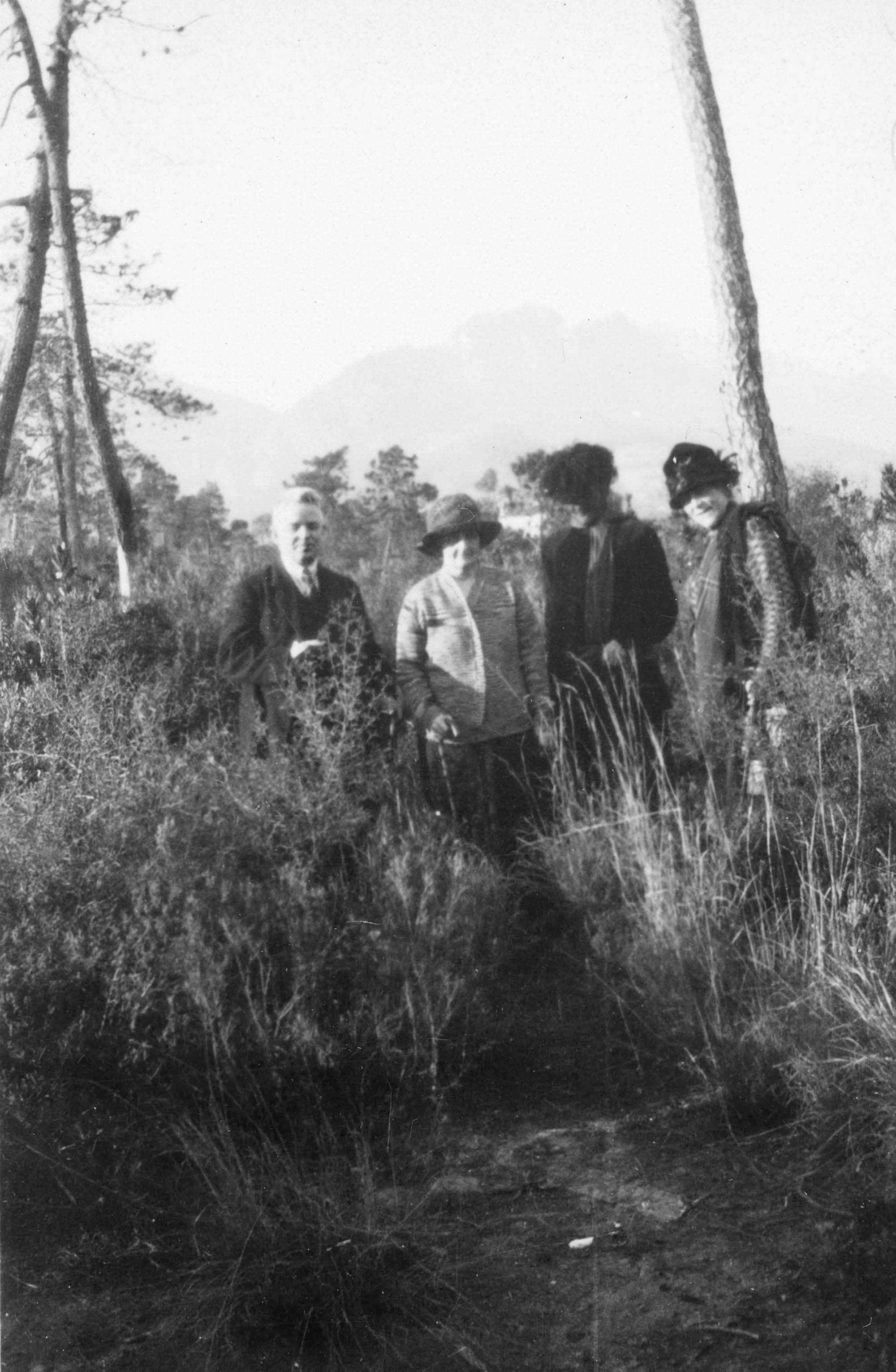 Carl Nielsen, Margrete Rosenberg, Charlotte Trap de Thygeson og Anne Marie Carl-Nielsen. Menton, februar 1925.