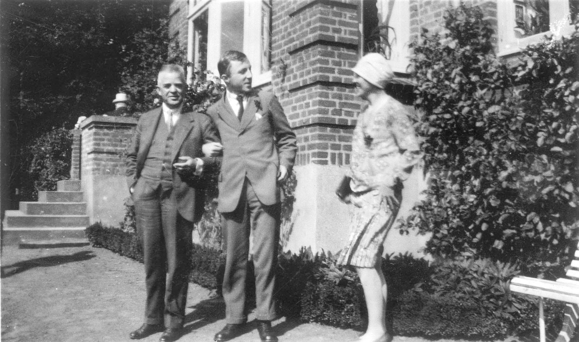 Knytter billederne sig til dagbogsnotatet 393?