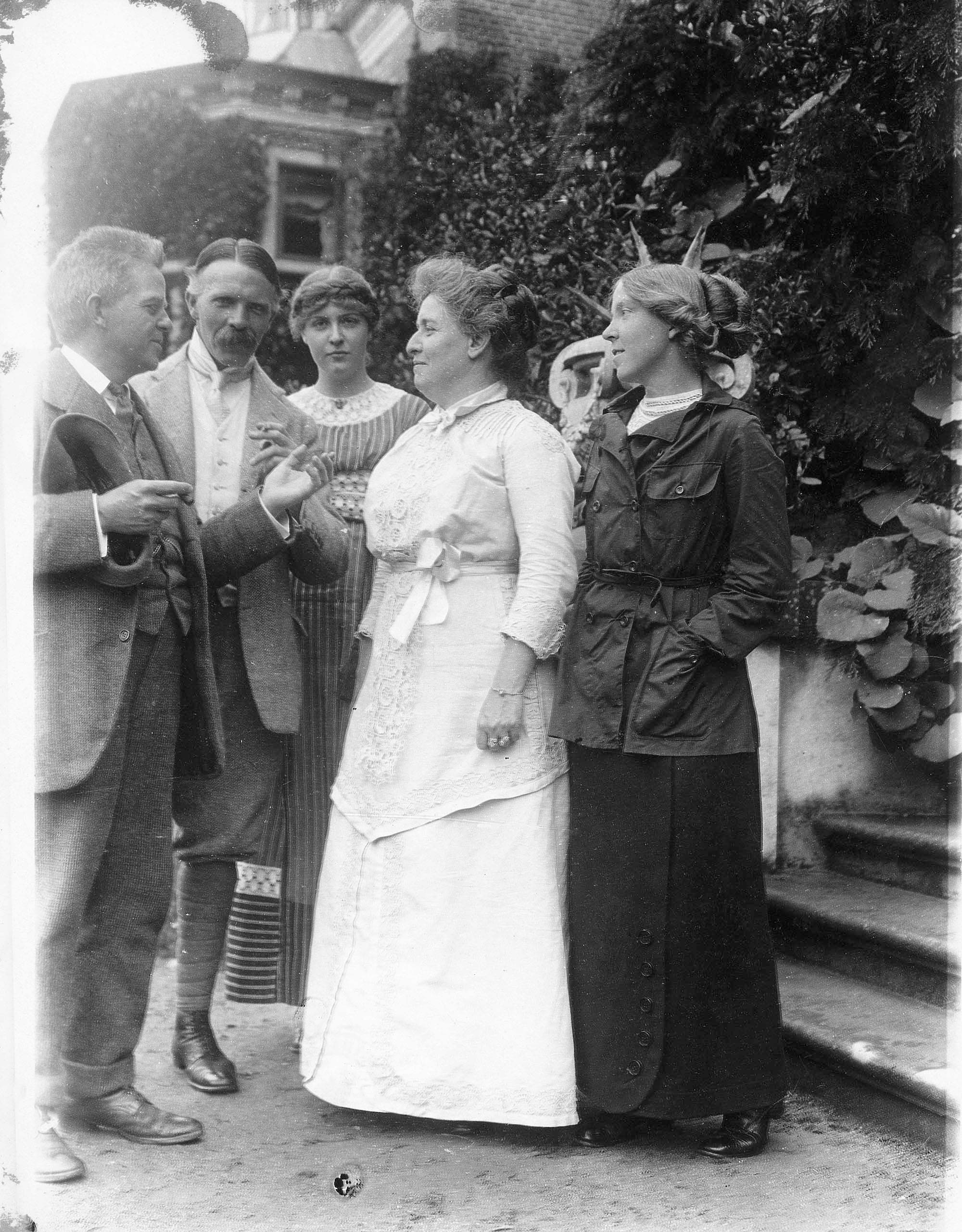 Fuglsang. Carl Nielsen, Carl Bretton-Meyer, Gerda Hammerich, hendes mor Margaret Hamerik (gift med komponisten Asger Hamerik), og Irmelin Nielsen.