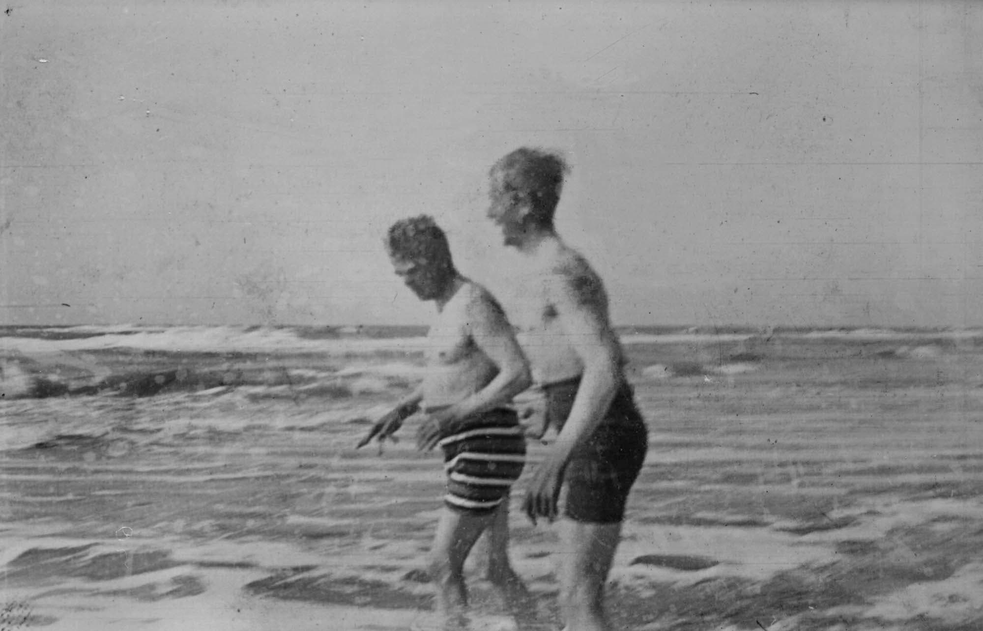 Carl Nielsen og sønnen Hans Børge ved Skagen.