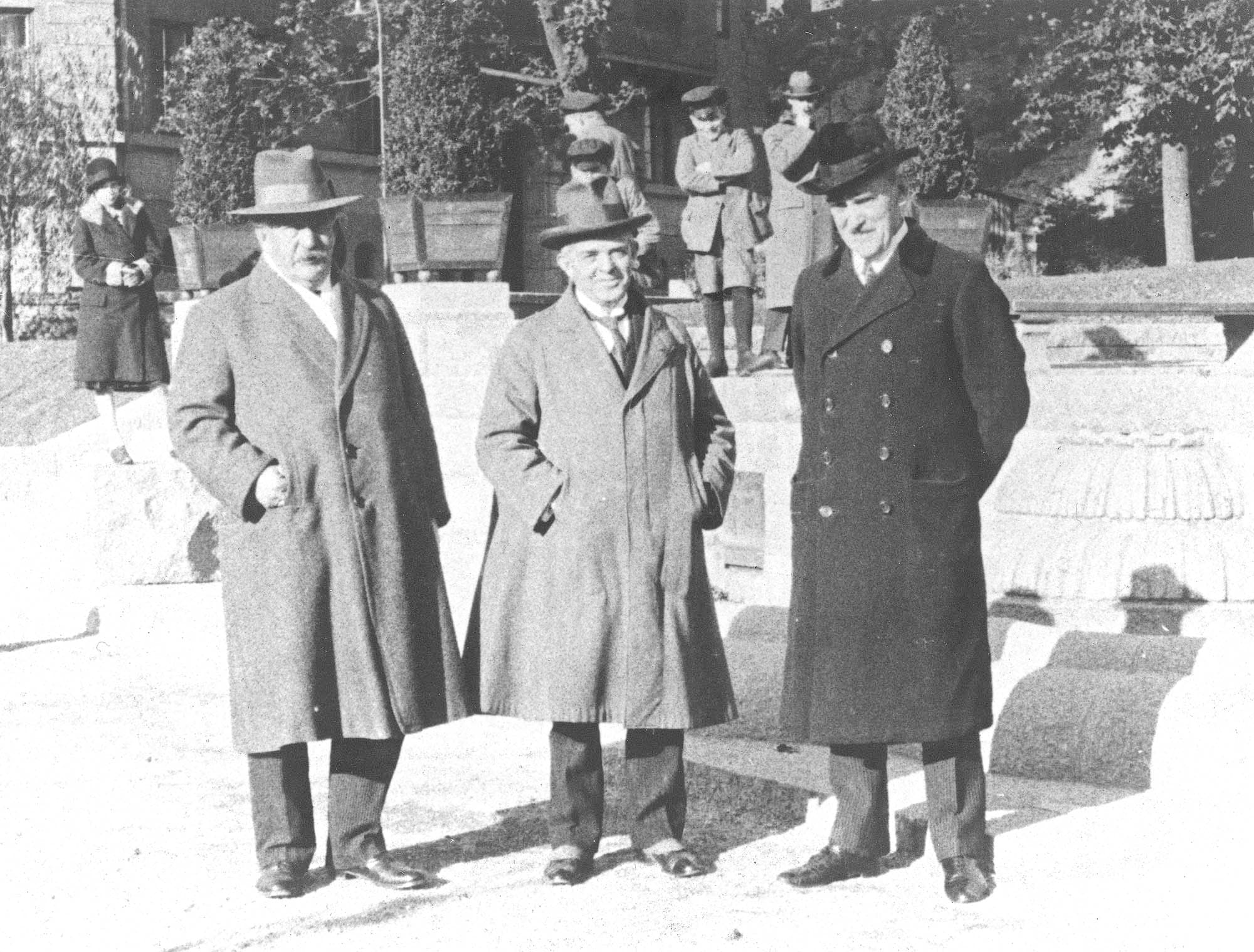 Dette og næste billede: Johan Halvorsen, Carl Nielsen og Robert Kajanus, Stockholm den 11.10.1925.