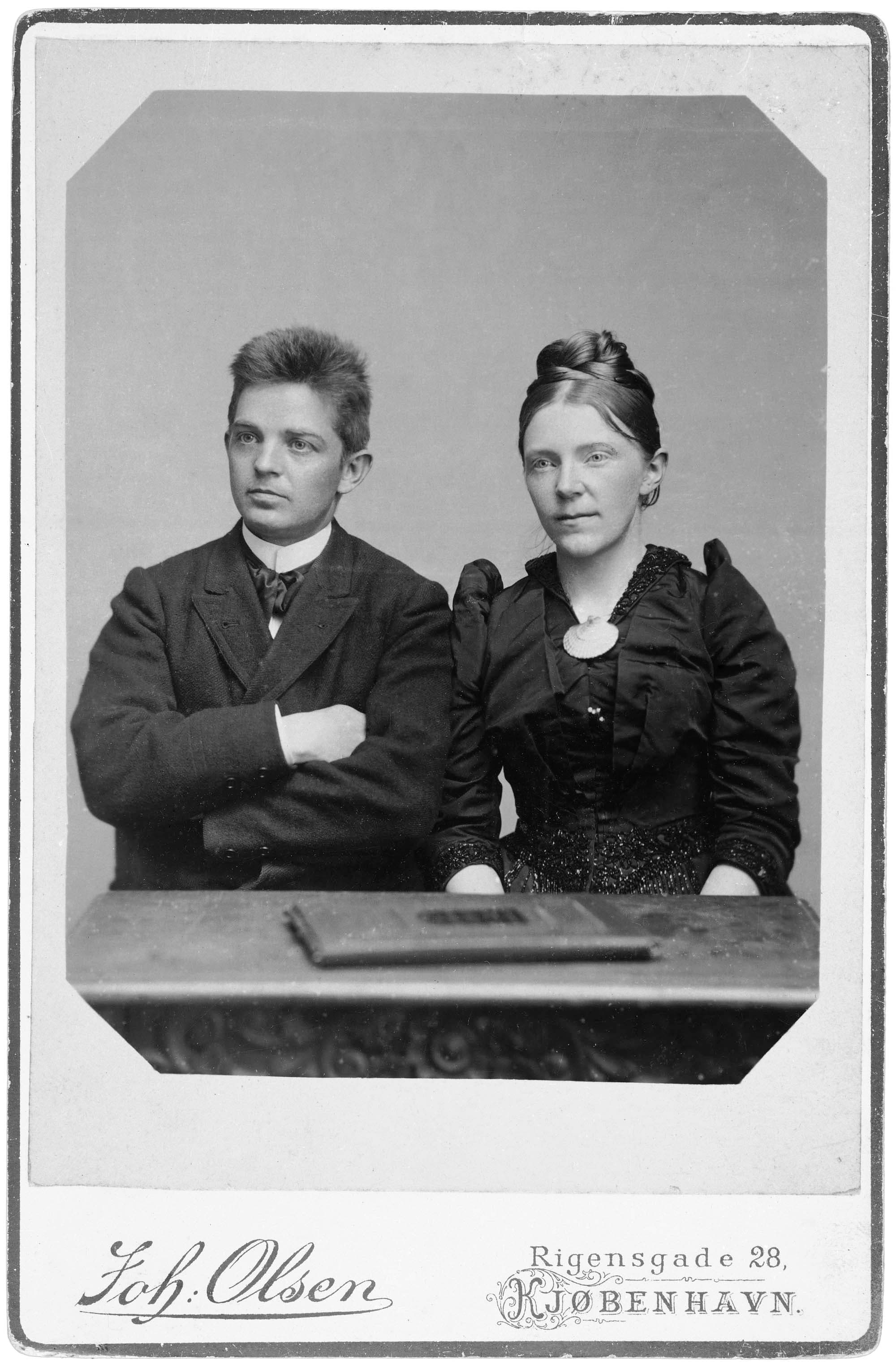 Det hjemvendte ægtepar i København 1891. (CNM).