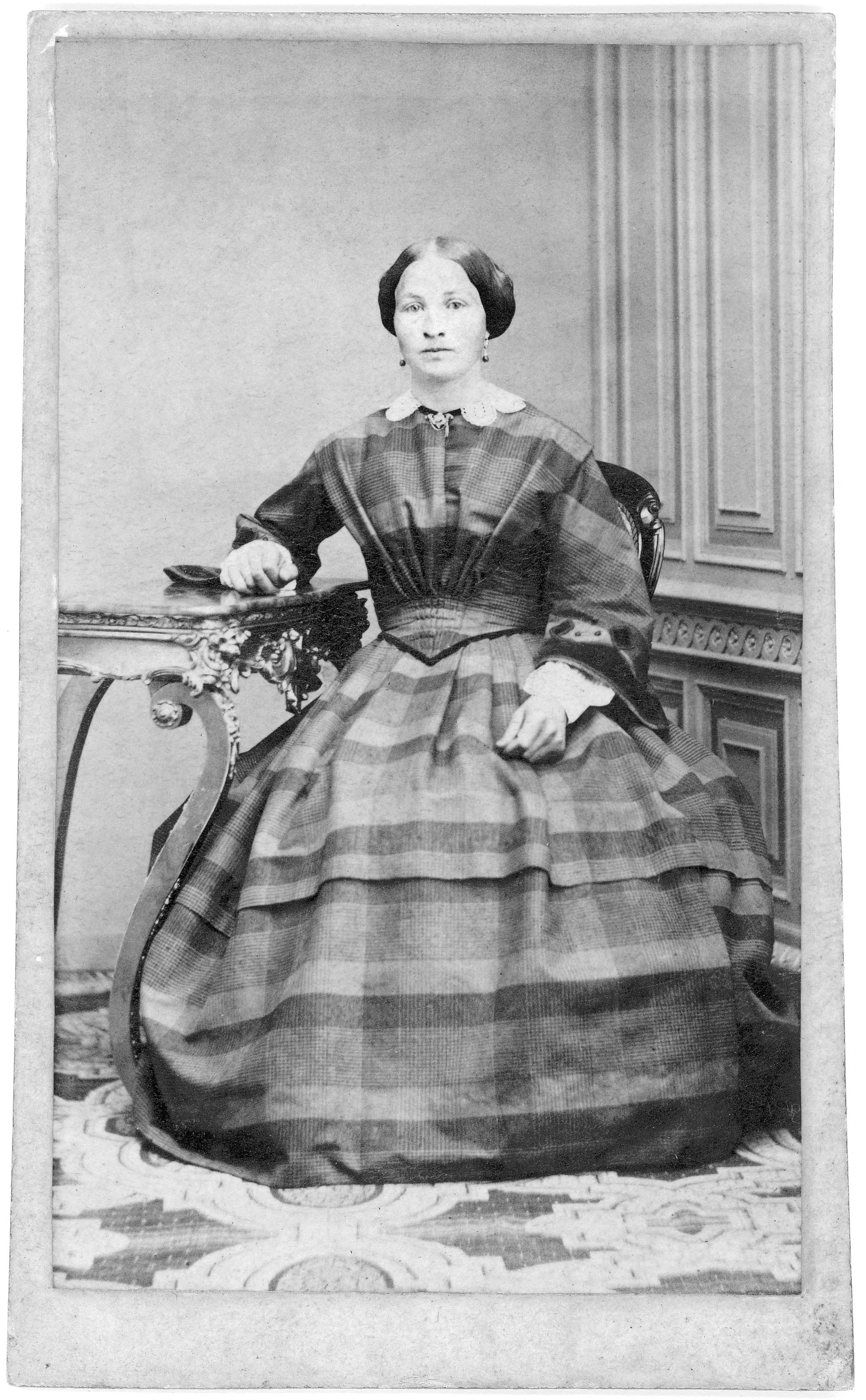 1.51. Maren Kirstine som 30-årig, to år før hun fødte Carl den 9.6.1865. Foto: Det Kongelige Bibliotek, Kort- og Billedafdelingen.