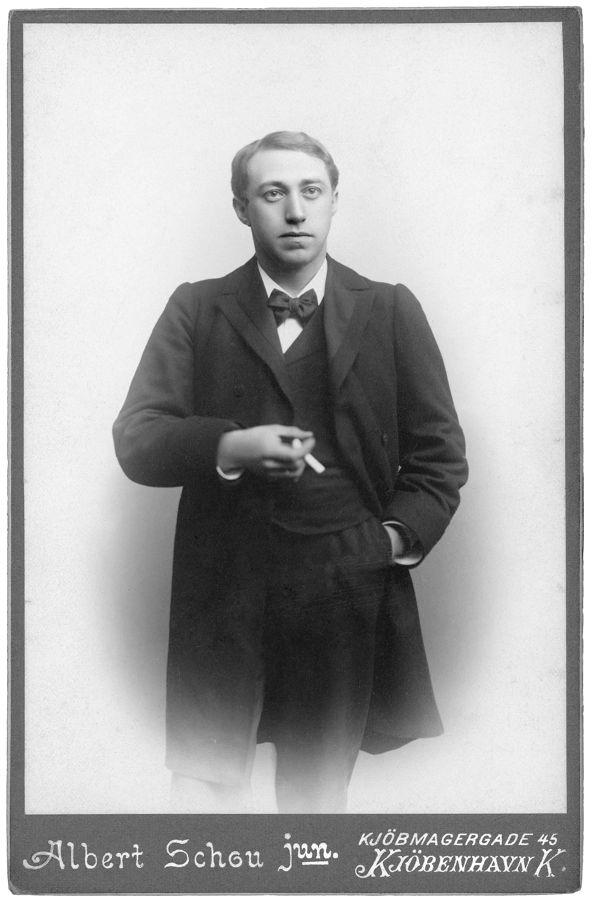 Komponisten og violinisten Fini Henriques fotograferet 1901.