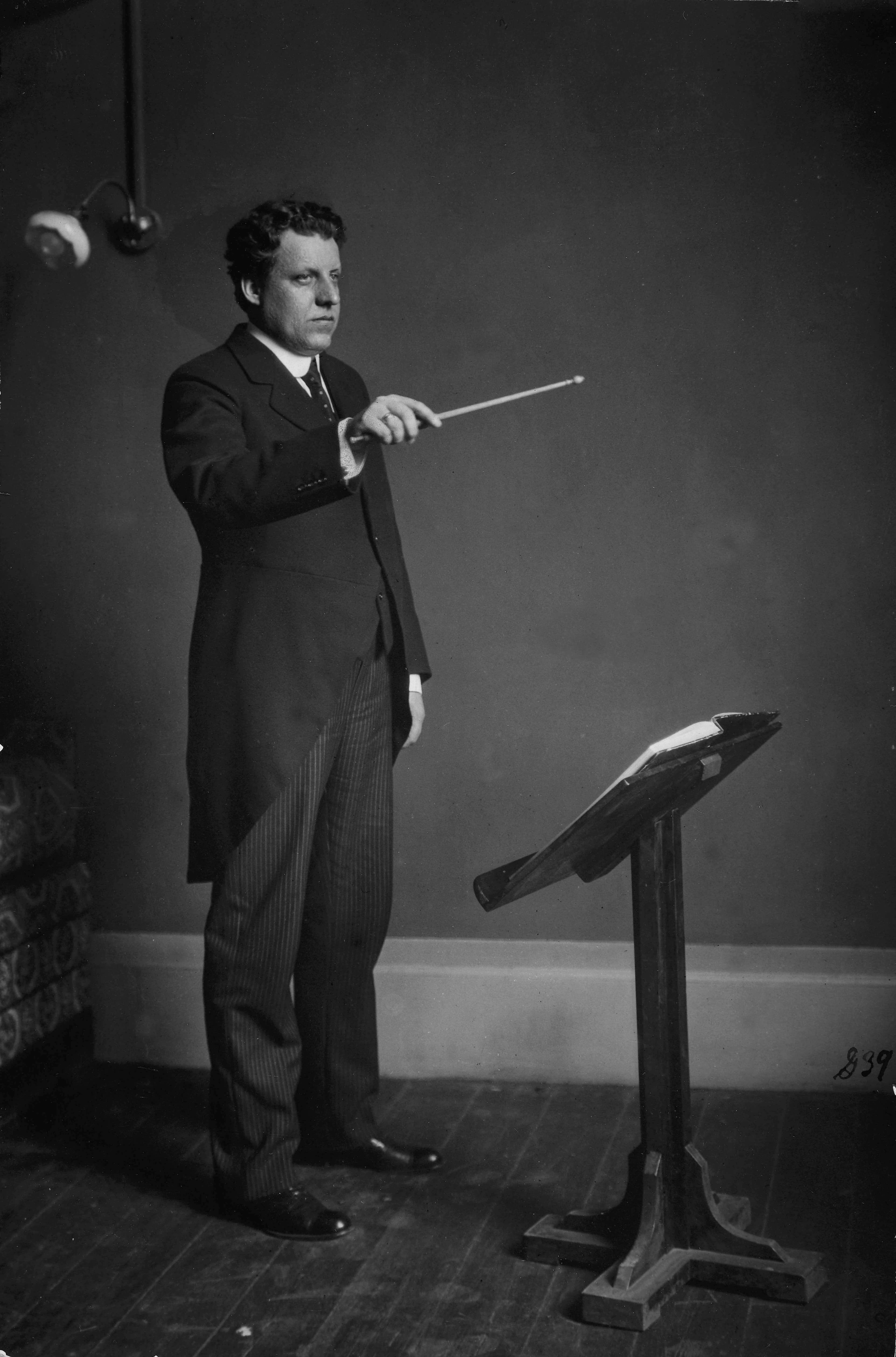 Georg Høeberg, 1872-1950, dirigerede på Det Kongelige Teater fra 1912, fast ansat som kapelmester 1914-1930.