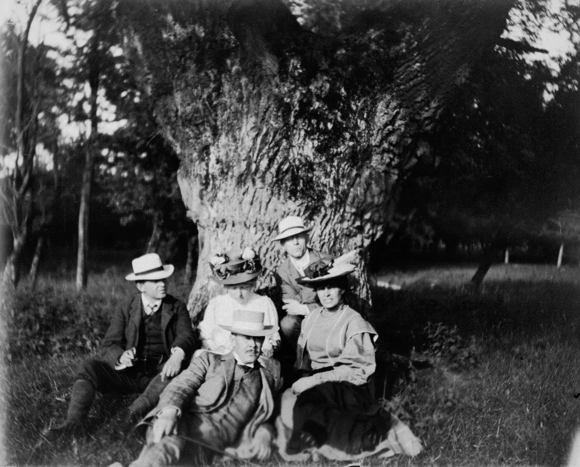 Johannes V. Jensen bagerst. Fotograf L.C. Nielsen.